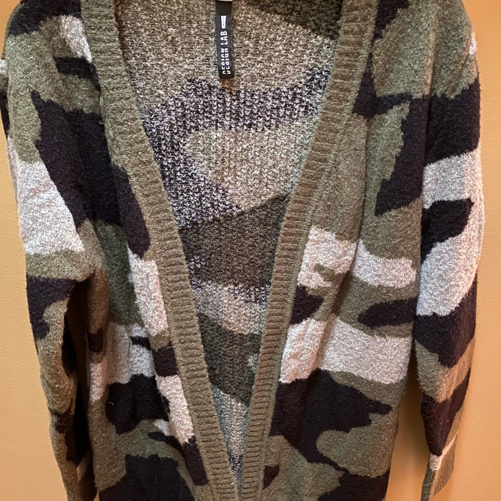 Womens Small Camo Cardigan
